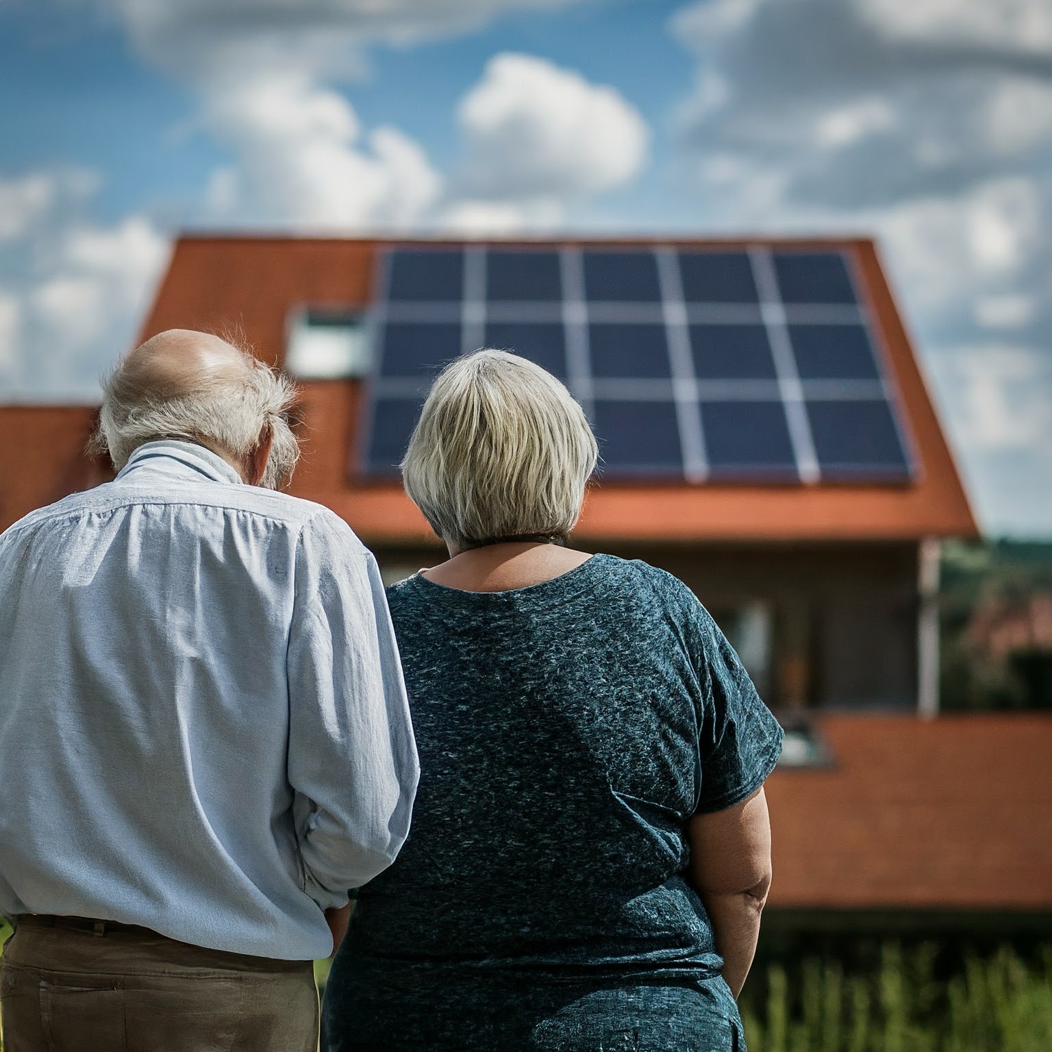 Outdoor,Photo,Of,Hero,Image,Of,Elder,Couple,From,Behind